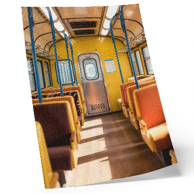 Stampa su tela Interno della carrozza giallo con sedili arancioni