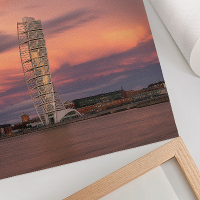 Poster Torre moderna, cielo pastello al tramonto