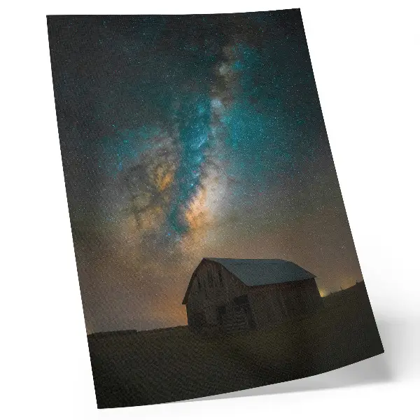 Stampa su tela cielo notturno con stelle e via Lattea sopra il fienile