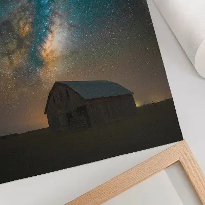 Stampa su tela cielo notturno con stelle e via Lattea sopra il fienile