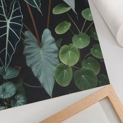 Poster foglie verdi su sfondo scuro in stile moderno