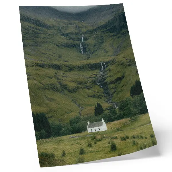 Stampa su tela colline verdi con un cottage pittoresco dall'atmosfera tranquilla