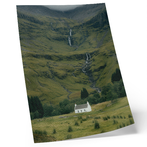Stampa su tela Colline verdi, cottage pittoresco, atmosfera tranquilla
