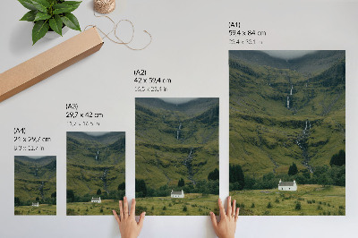 Stampa su tela Colline verdi, cottage pittoresco, atmosfera tranquilla