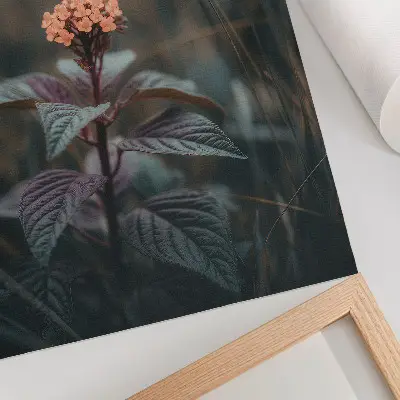Poster una pianta con fiore colorato su sfondo verde