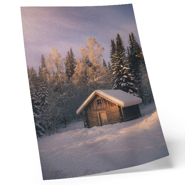 Poster Casetta di legno nella foresta invernale, pace, armonia e natura.