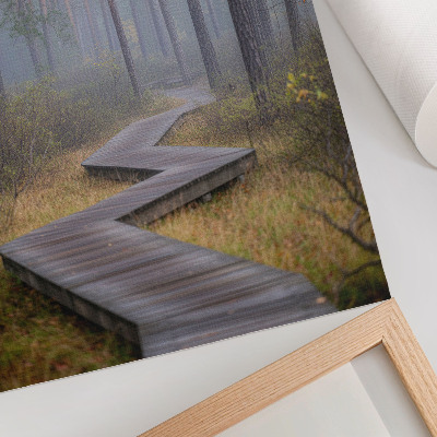Stampa su tela Un sentiero di legno tra gli alberi nella nebbia
