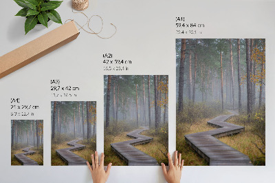 Stampa su tela Un sentiero di legno tra gli alberi nella nebbia