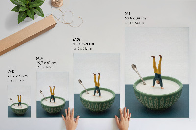 Poster Statuetta in una ciotola di latte con foglie verdi