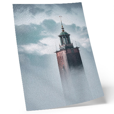 Stampa su tela Una torre storica avvolta in una leggera nebbia.