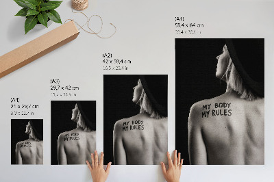 Foto su tela Eleganza in bianco e nero con un messaggio forte