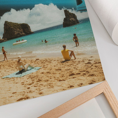 Foto su tela Spiaggia con il pianeta che emerge dall'acqua in una giornata di sole