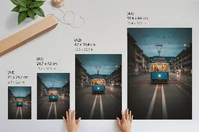 Stampa su tela luci del tram serale in città con atmosfera retrò
