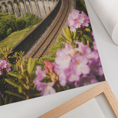 Foto su tela viadotto in pietra colline verdi fiori pastello