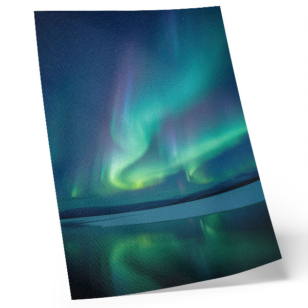 Poster L'aurora boreale sullo sfondo di una splendida natura notturna.