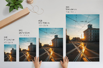 Foto su tela Il sole che tramonta sulla città con l'architettura