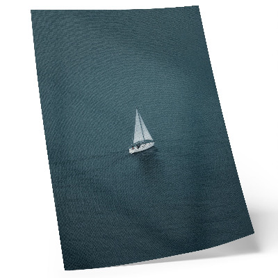 Stampa su tela Uno yacht su un mare calmo, una composizione minimalista