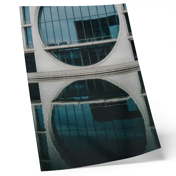 Stampa su tela architettura moderna con riflessi di vetro sull'edificio