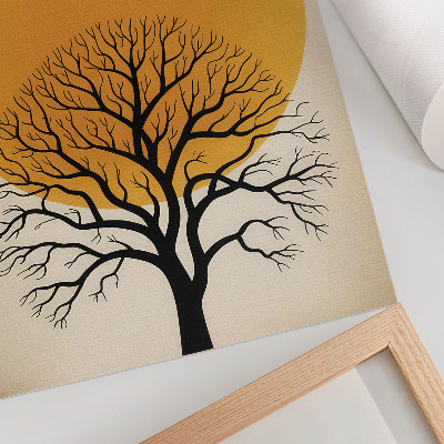 Poster Un albero sullo sfondo di un grande cerchio dai toni caldi