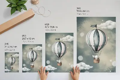 Poster con palloncino e nuvole dalle delicate sfumature di grigio