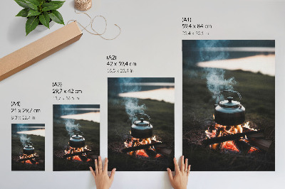 Poster Un bollitore sul fuoco nella foresta vicino al lago