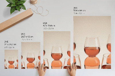 Poster Bicchieri con liquido rosa su sfondo chiaro