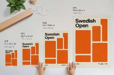 Poster con rettangoli arancioni su sfondo crema