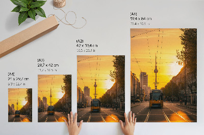 Stampa su tela Vita serale della città, tram, strade, edifici