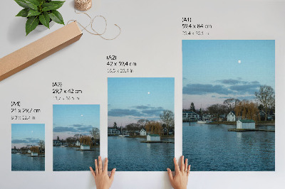 Poster Il cielo sopra il lago, le case, la luna, gli alberi