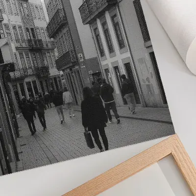 Stampa su tela architettura in bianco e nero con strada e persone