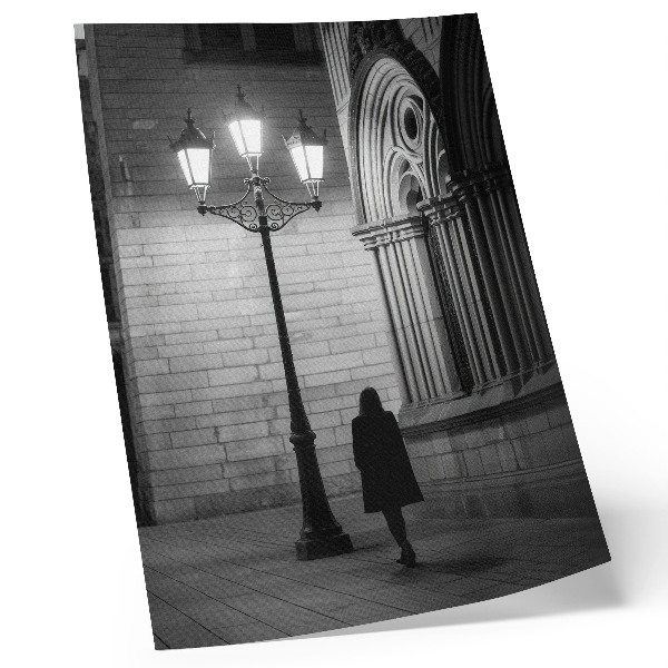 Foto su tela Architettura in bianco e nero con una lanterna nella notte