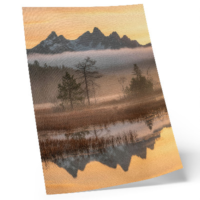 Foto su tela Montagne, alberi, nebbia, acqua calma, riflesso