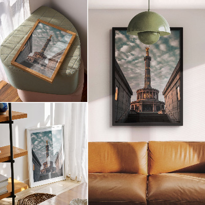 Stampa su tela Un'elegante colonna con un angelo e un'architettura moderna.