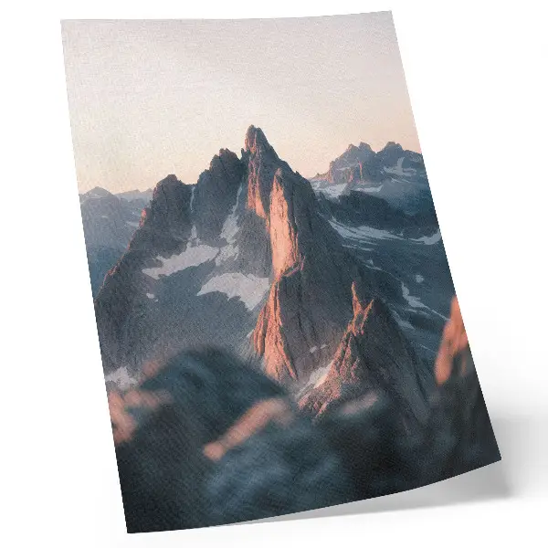 Foto su tela montagne nella luce del tramonto con tonalità pastello