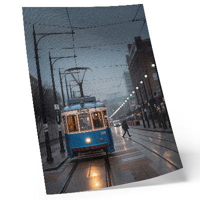 Stampa su tela Tram blu, vita cittadina in una giornata di pioggia