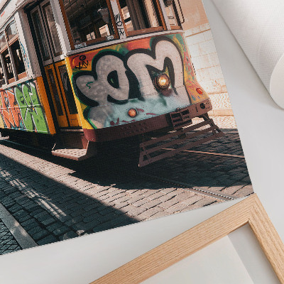 Foto su tela Graffiti sui tram, architettura urbana di strada