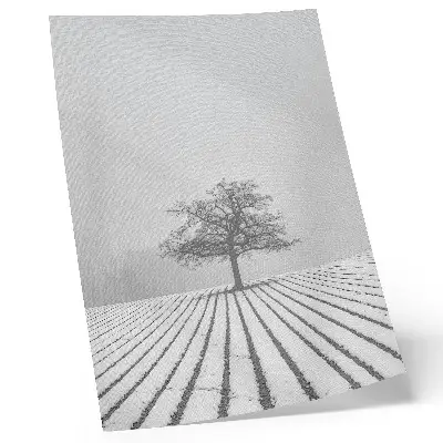 Poster albero nella neve con paesaggio invernale in stile minimalista