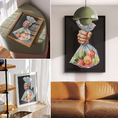 Poster Una mano con un sacchetto di plastica pieno di frutta colorata
