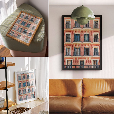 Poster Facciata simmetrica con persiane blu navy e decorazioni floreali.