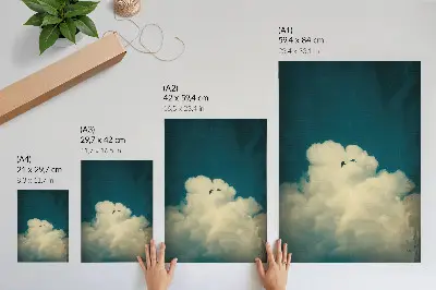Poster con nuvole bianche, cielo turchese e due uccelli nello spazio
