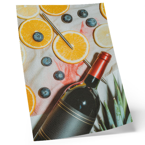 Foto su tela Frutta colorata e vino rosso su sfondo chiaro