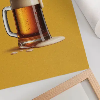Foto su tela tazza con bevanda ambrata su sfondo giallo con schiuma cremosa