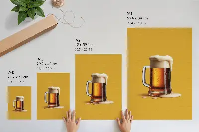 Foto su tela tazza con bevanda ambrata su sfondo giallo con schiuma cremosa