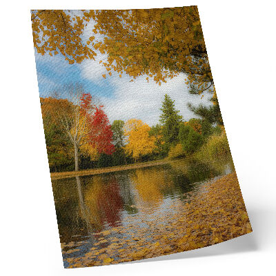 Poster Alberi colorati in riva al lago, atmosfera autunnale