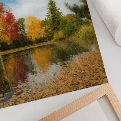 Poster alberi colorati in riva al lago con atmosfera autunnale