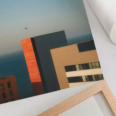 Stampa su tela con paesaggio marino moderno con edifici, uccelli e cielo sconfinato