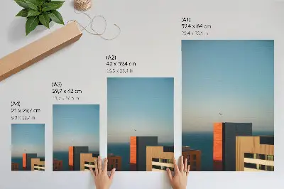 Stampa su tela con paesaggio marino moderno con edifici, uccelli e cielo sconfinato