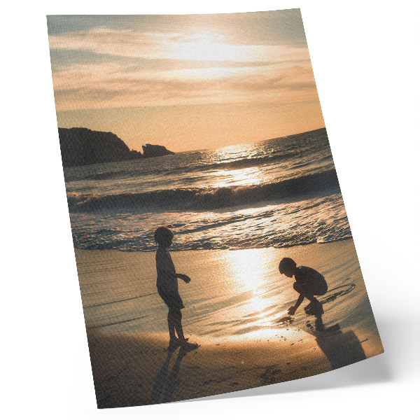Stampa su tela Bambini sulla spiaggia al tramonto