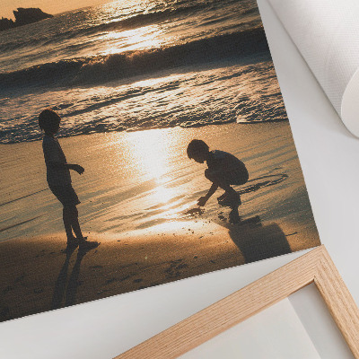 Stampa su tela Bambini sulla spiaggia al tramonto