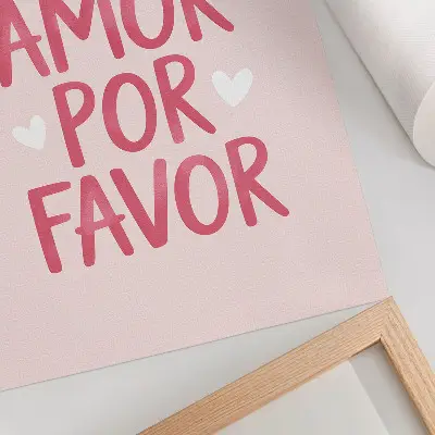 Foto su tela con testo gioioso formato da lettere a forma di cuore rosso